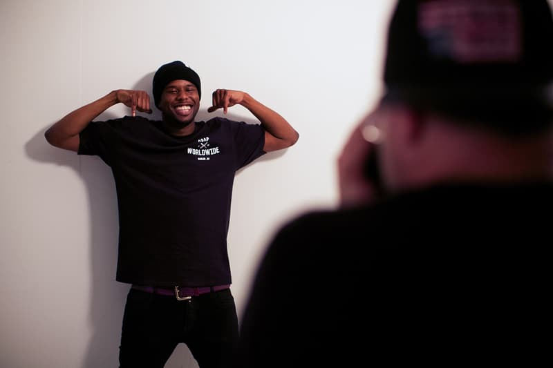 Jonathan Mannion 關閉工作室的同時為 Modelo 拍攝 #BlankCanvasME 廣告