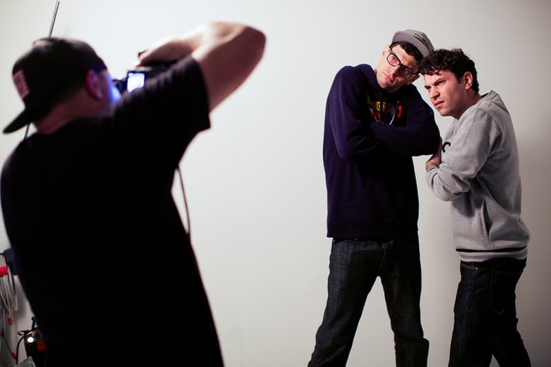 Jonathan Mannion 關閉工作室的同時為 Modelo 拍攝 #BlankCanvasME 廣告