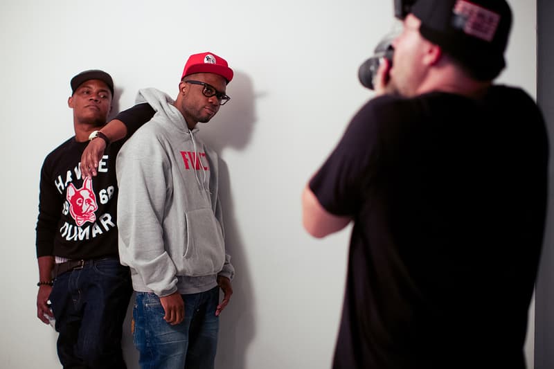 Jonathan Mannion 關閉工作室的同時為 Modelo 拍攝 #BlankCanvasME 廣告