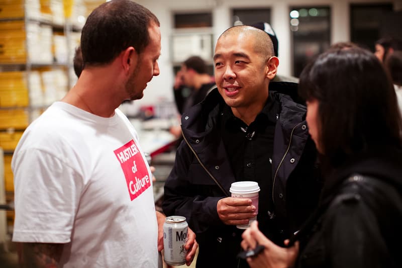 Jonathan Mannion 關閉工作室的同時為 Modelo 拍攝 #BlankCanvasME 廣告