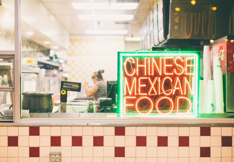 Patrick Martinez 於洛杉磯超市中展出藝術裝置「Break Bread」