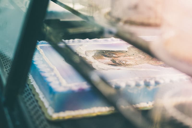 Patrick Martinez 於洛杉磯超市中展出藝術裝置「Break Bread」