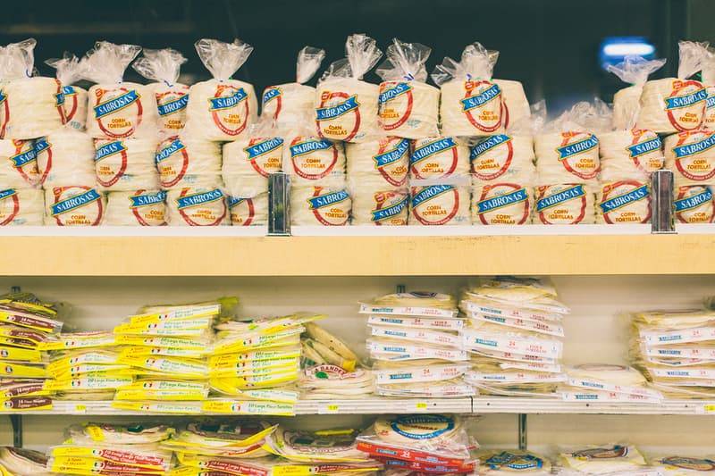 Patrick Martinez 於洛杉磯超市中展出藝術裝置「Break Bread」