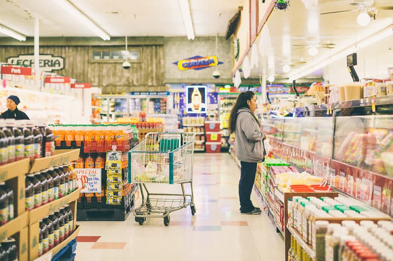 Patrick Martinez 於洛杉磯超市中展出藝術裝置「Break Bread」