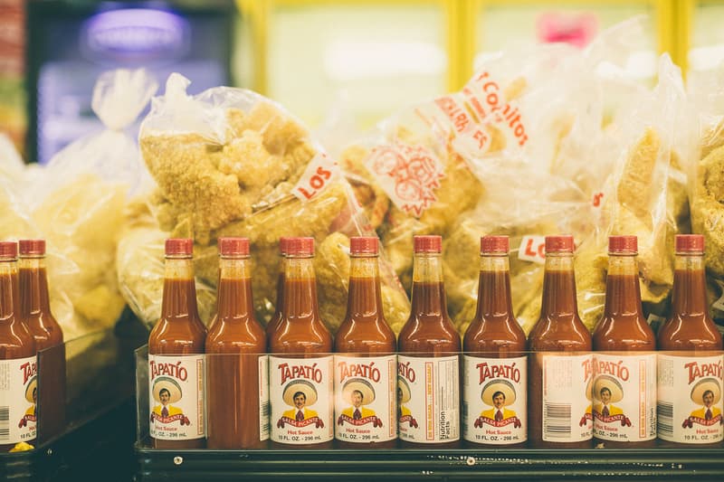 Patrick Martinez 於洛杉磯超市中展出藝術裝置「Break Bread」