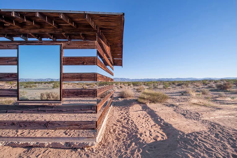 「Lucid Stead Transparent Cabin」藝術裝置