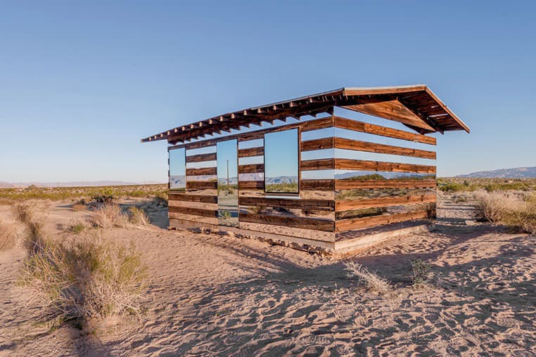 「Lucid Stead Transparent Cabin」藝術裝置