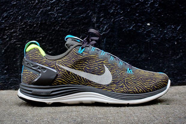 Nike LunarGlide+ 5 EXT PRM 「Parachute Gold」配色