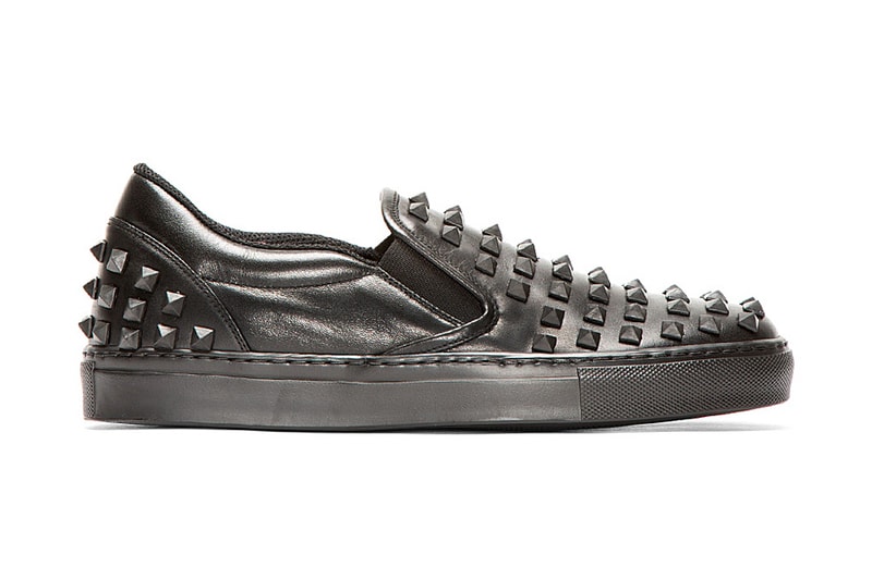 Valentino 黑色鉚釘 Loafers 鞋款