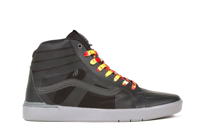 Vans LXVI「Red Dawn」鞋履系列