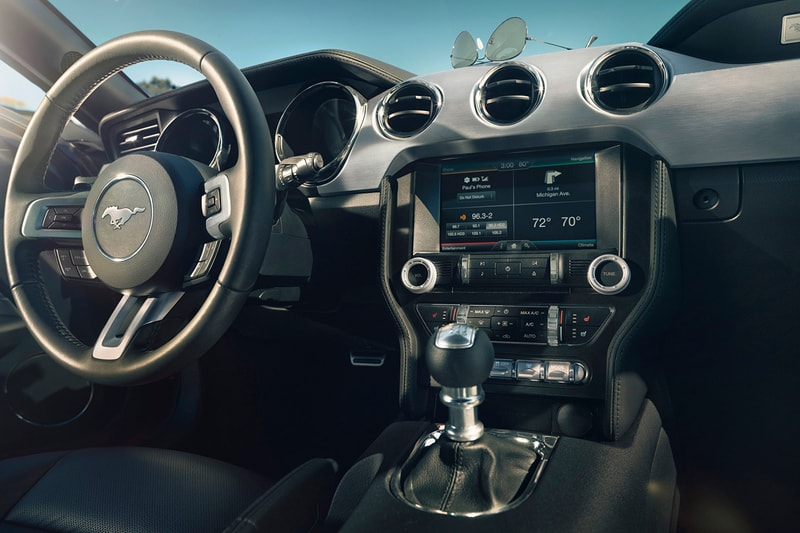 Ford 發佈最新 2015 年款 Mustang