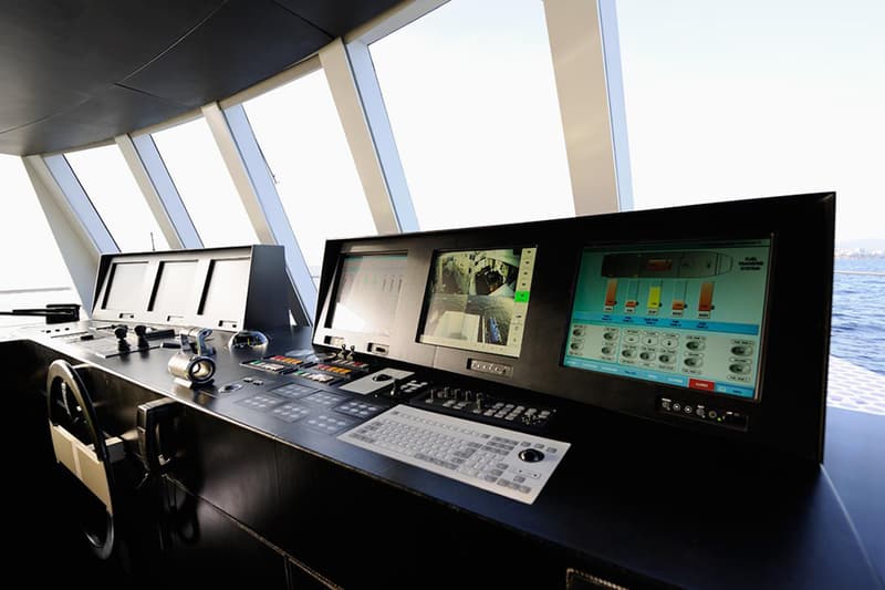 Jeff Koons 與 Ivana Porfiri 為 Dakis Joannou 設計「Guilty」遊艇