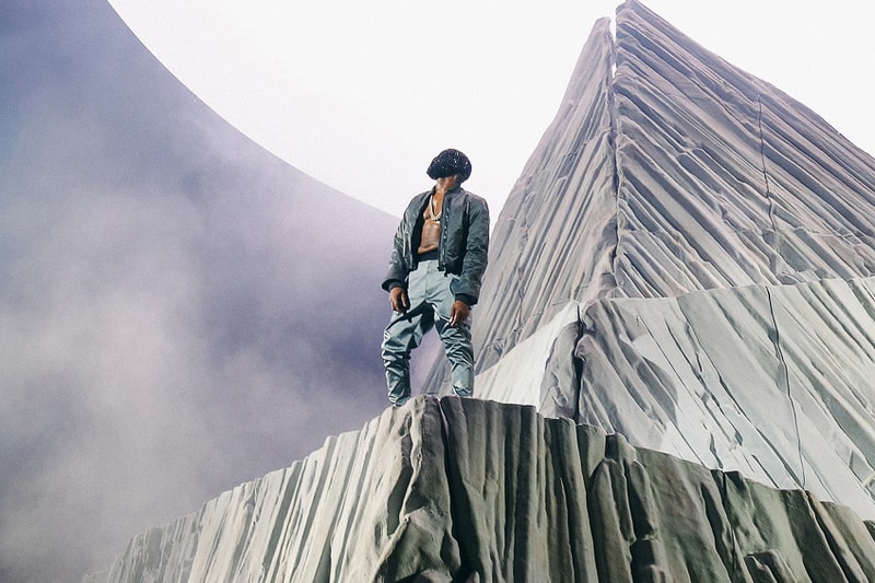 線上雜誌《INTERIORS》解構「The Yeezus Tour」舞台設計