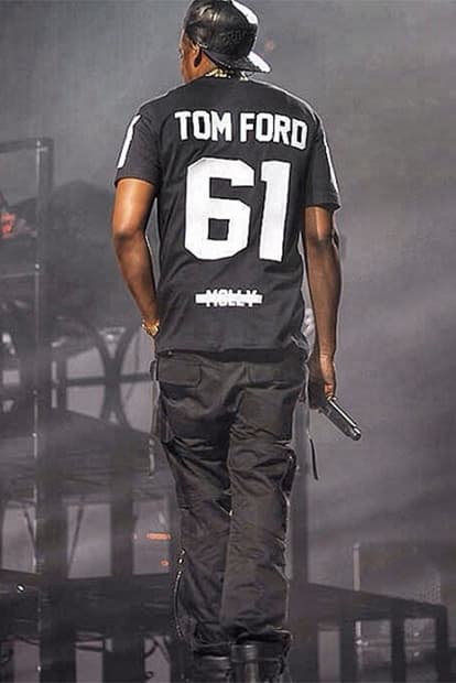 Jay Z 在全球巡迴演唱會上穿著 BBP 設計 T-Shirt 向 Tom Ford 致敬