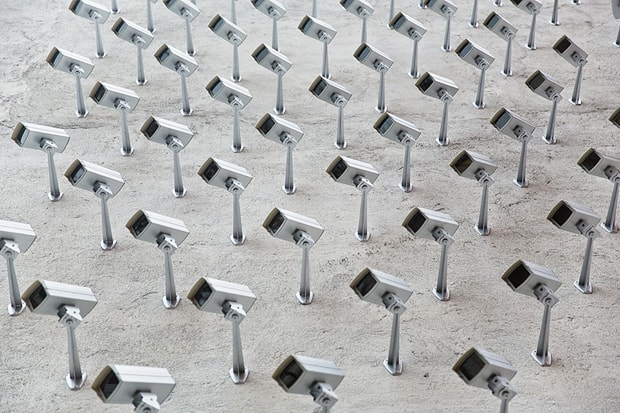 SpY 於馬德里創作的街頭裝置「Cameras」