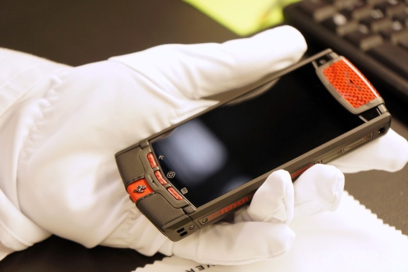 跟隨 The Verge 走進奢侈手機品牌 Vertu 英國總部