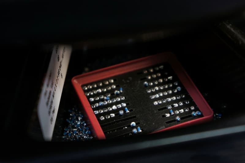 跟隨 The Verge 走進奢侈手機品牌 Vertu 英國總部