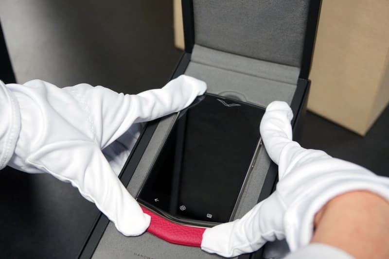 跟隨 The Verge 走進奢侈手機品牌 Vertu 英國總部