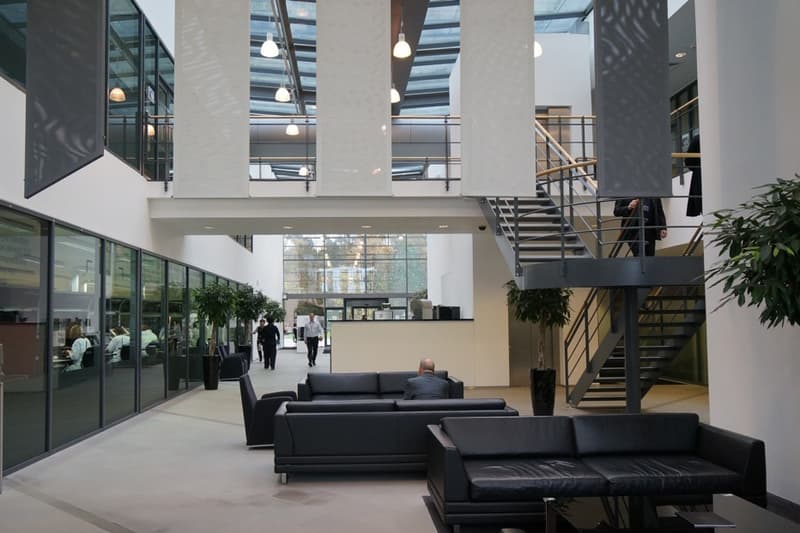 跟隨 The Verge 走進奢侈手機品牌 Vertu 英國總部