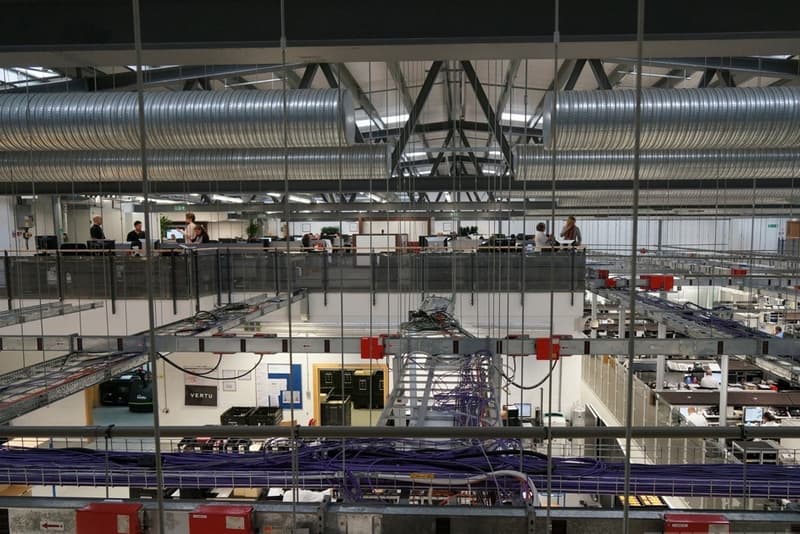 跟隨 The Verge 走進奢侈手機品牌 Vertu 英國總部