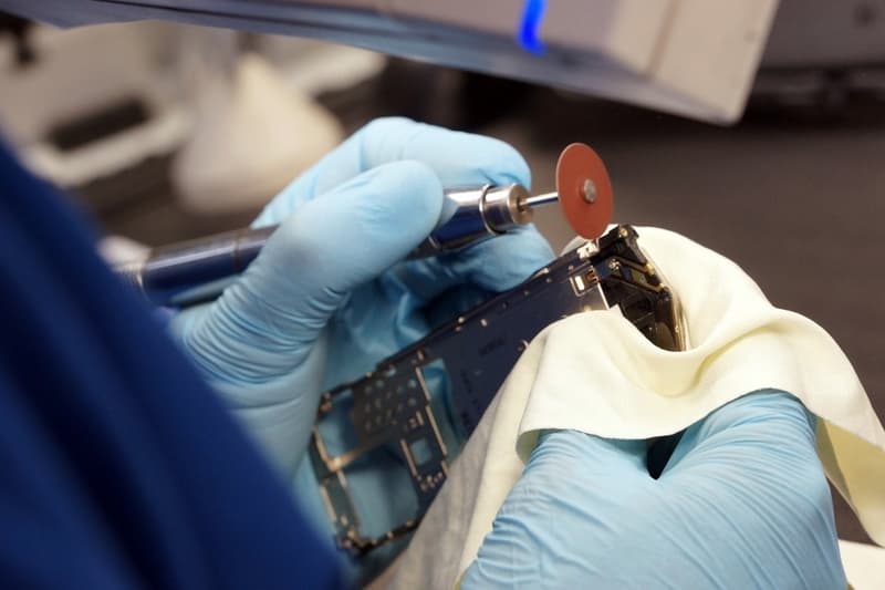 跟隨 The Verge 走進奢侈手機品牌 Vertu 英國總部