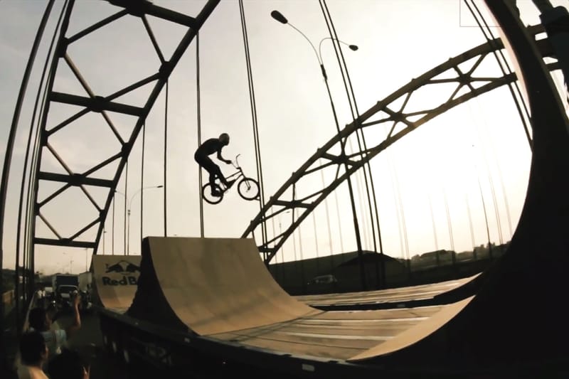 Daniel Dhers 於秘魯進行 BMX 極限表演