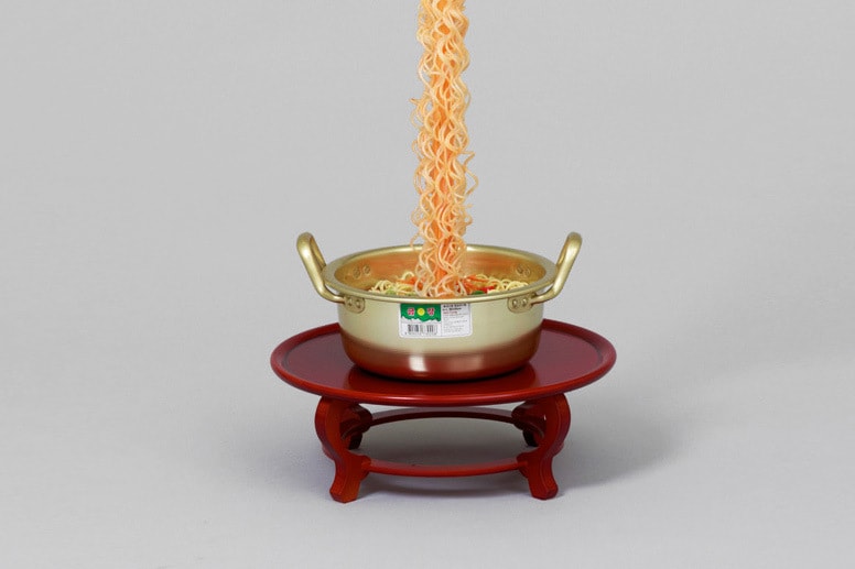 Seung Yul Oh 樹脂湯麵雕塑