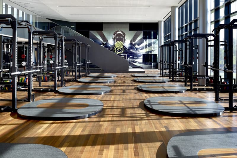 深入由 ZGF Architects 打造的俄勒岡大學 Hatfield-Dowlin 橄欖球綜合訓練中心