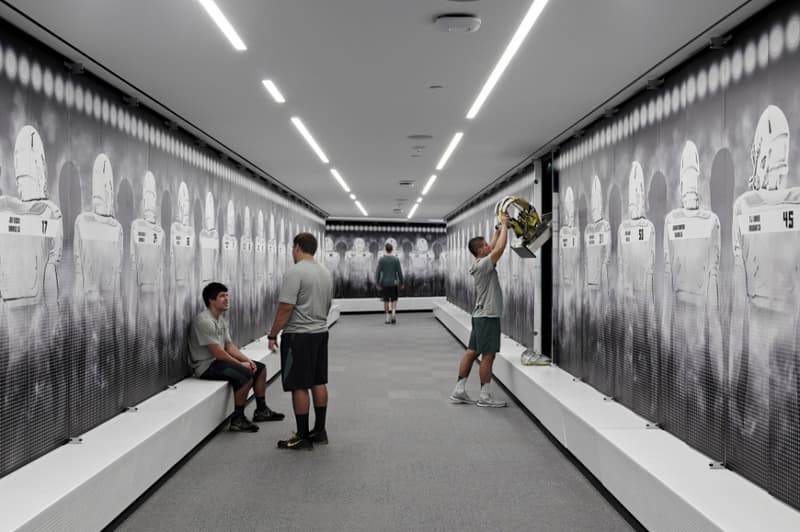 深入由 ZGF Architects 打造的俄勒岡大學 Hatfield-Dowlin 橄欖球綜合訓練中心