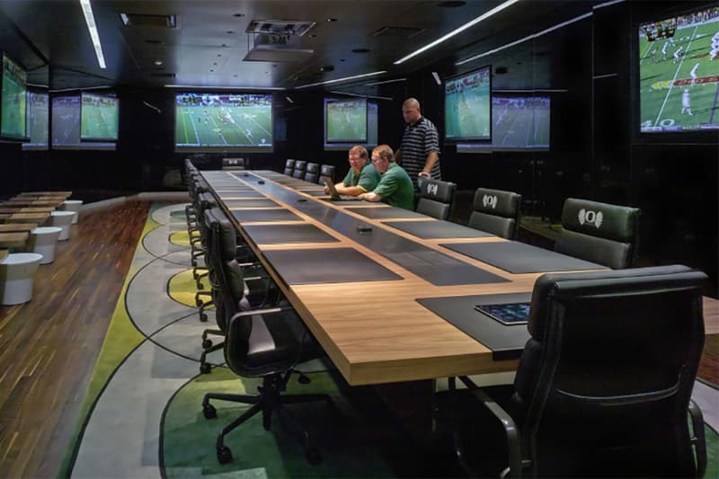 深入由 ZGF Architects 打造的俄勒岡大學 Hatfield-Dowlin 橄欖球綜合訓練中心