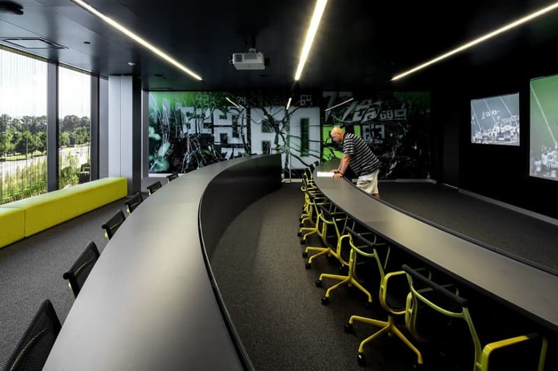 深入由 ZGF Architects 打造的俄勒岡大學 Hatfield-Dowlin 橄欖球綜合訓練中心