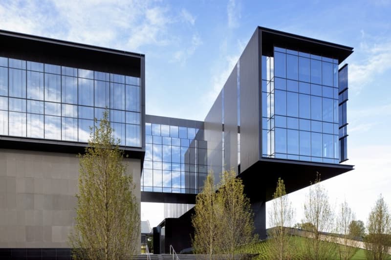 深入由 ZGF Architects 打造的俄勒岡大學 Hatfield-Dowlin 橄欖球綜合訓練中心