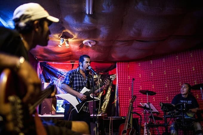 攝影師 Hossein Fatemi 記錄伊朗年輕人們的日常生活