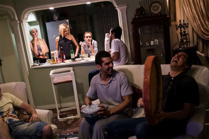 攝影師 Hossein Fatemi 記錄伊朗年輕人們的日常生活