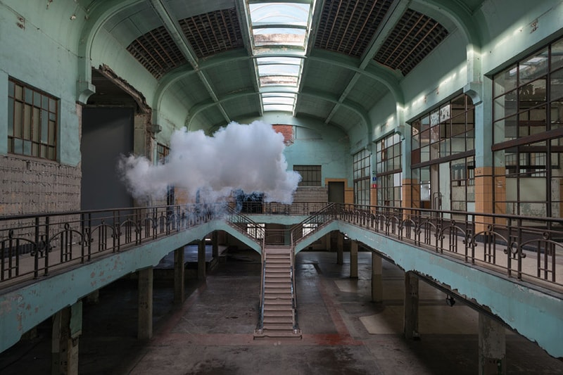 Berndnaut Smilde「Antipode」Ronchini Gallery 藝術展覽