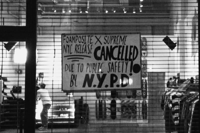 Supreme 取消紐約店內發售 Nike Air Foamposite 1 聯乘球鞋