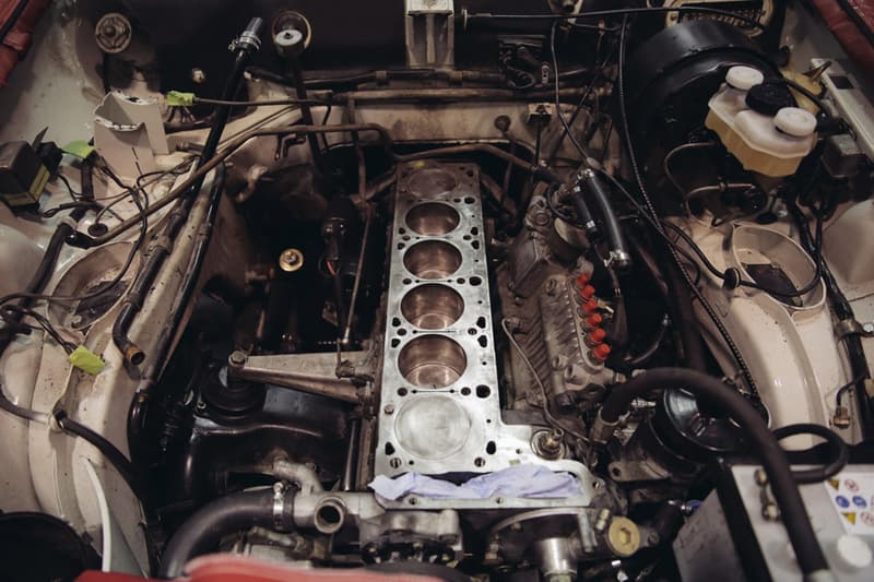 跟隨 Gear Patrol 走入 Mercedes-Benz Classics Center 展廳中心