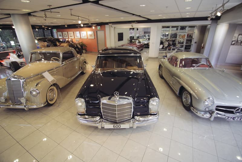 跟隨 Gear Patrol 走入 Mercedes-Benz Classics Center 展廳中心