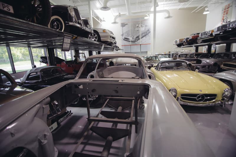 跟隨 Gear Patrol 走入 Mercedes-Benz Classics Center 展廳中心