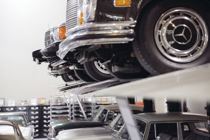 跟隨 Gear Patrol 走入 Mercedes-Benz Classics Center 展廳中心