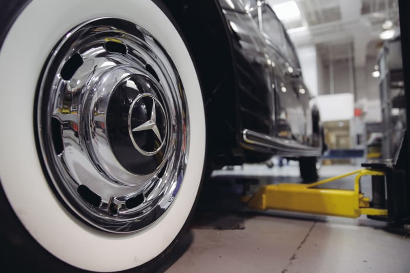 跟隨 Gear Patrol 走入 Mercedes-Benz Classics Center 展廳中心