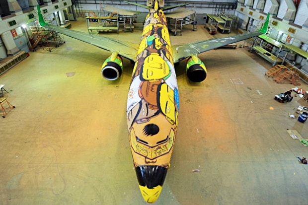 Os Gêmeos 為巴西足球國家隊專機塗鴉改裝