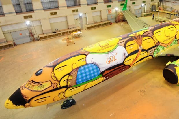 Os Gêmeos 為巴西足球國家隊專機塗鴉改裝