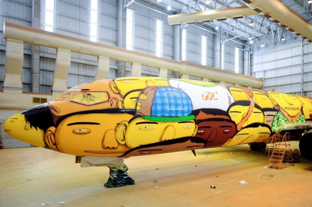 Os Gêmeos 為巴西足球國家隊專機塗鴉改裝