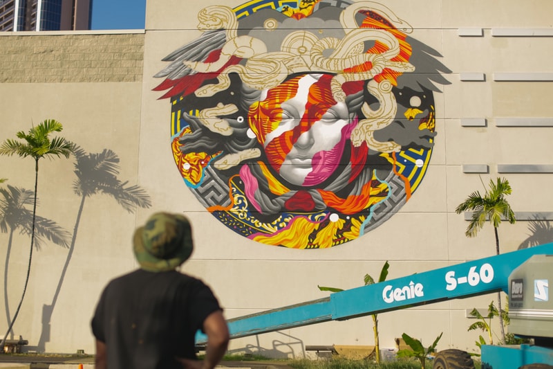 Tristan Eaton 創作 POW! WOW! Hawaii x Versace 塗鴉壁畫