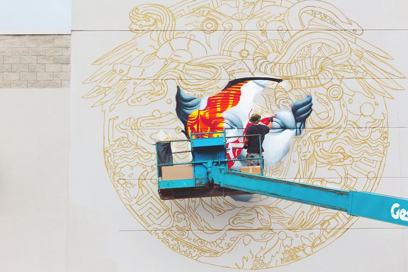 Tristan Eaton 創作 POW! WOW! Hawaii x Versace 塗鴉壁畫