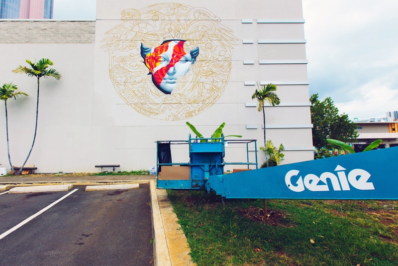 Tristan Eaton 創作 POW! WOW! Hawaii x Versace 塗鴉壁畫