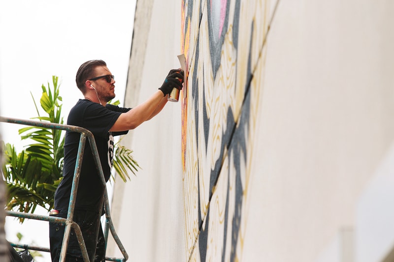 Tristan Eaton 創作 POW! WOW! Hawaii x Versace 塗鴉壁畫
