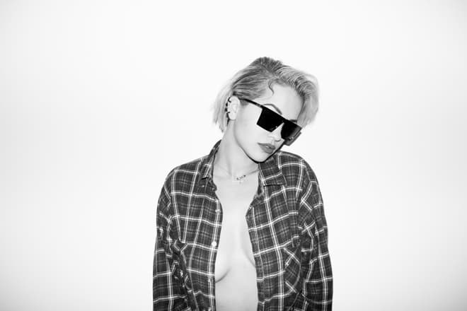 Rita Ora 造訪 Terry Richardson 工作室