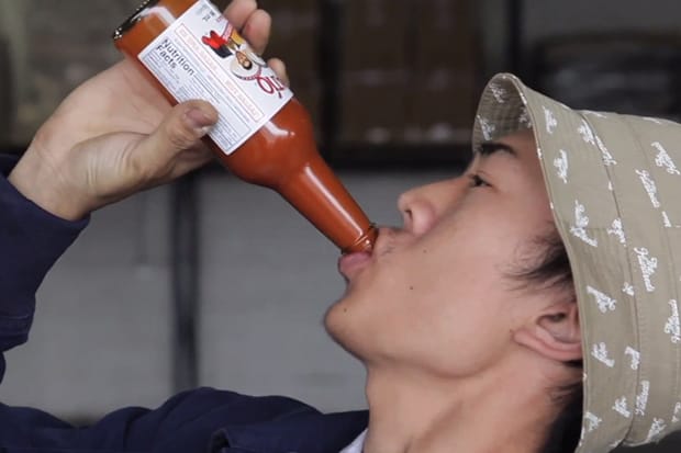 一口氣喝下整瓶 The Hundreds x Tapatio 辣醬後會發生什麼？